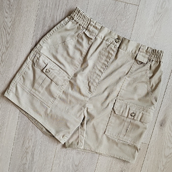 Vintage Tilley Endureables High Waisted Khaki Cargo Shorts, *Vintage Size 12 - Picture 1 of 15